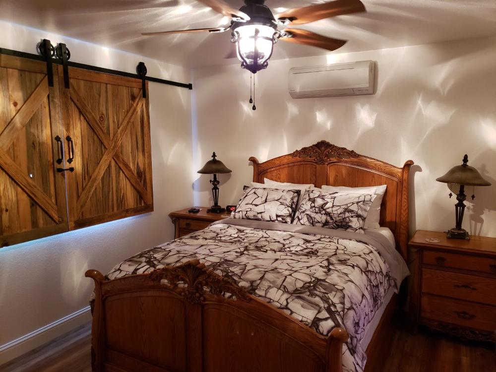 Deluxe Queen Suite interior